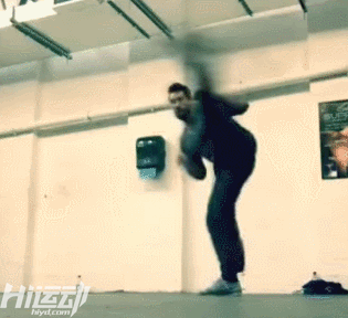 武打明星健身很霸道！占用他的器械，直接叫人滾開