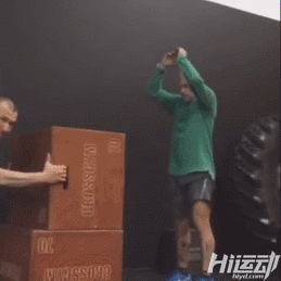 50歲堅持健身練好身材，輕松追到小20歲的模特女友！我差點就信了