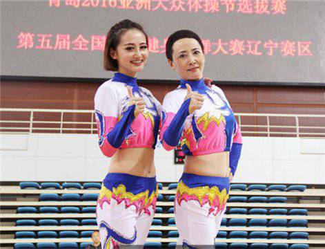 高顏值母女熱愛(ài)健身 奪健美操大賽冠軍