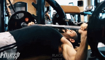 武打明星健身很霸道！占用他的器械，直接叫人滾開