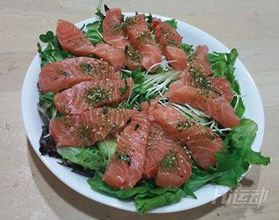 50多歲老頭迷戀“七龍珠”，瘋狂健身練成真實版龜仙人