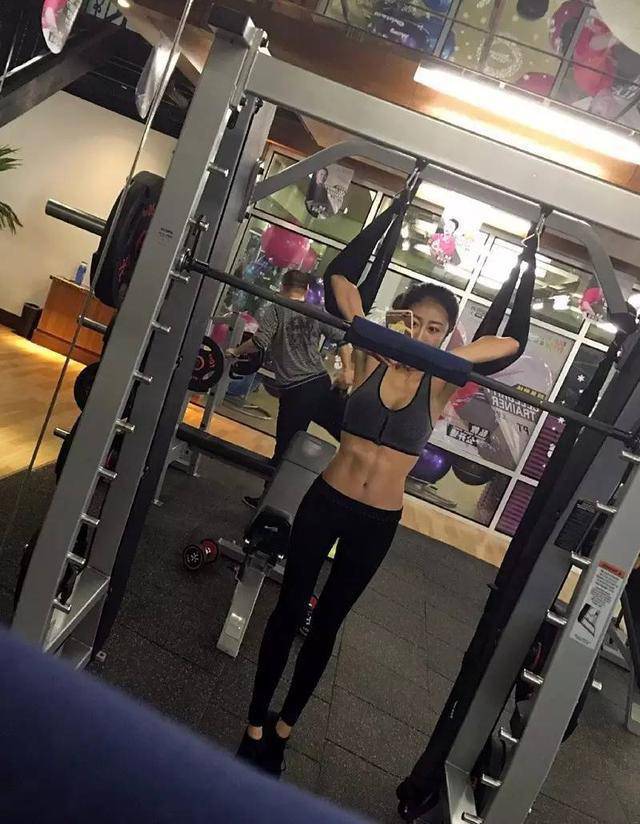 美女教師尺度健身照 學生如何把持