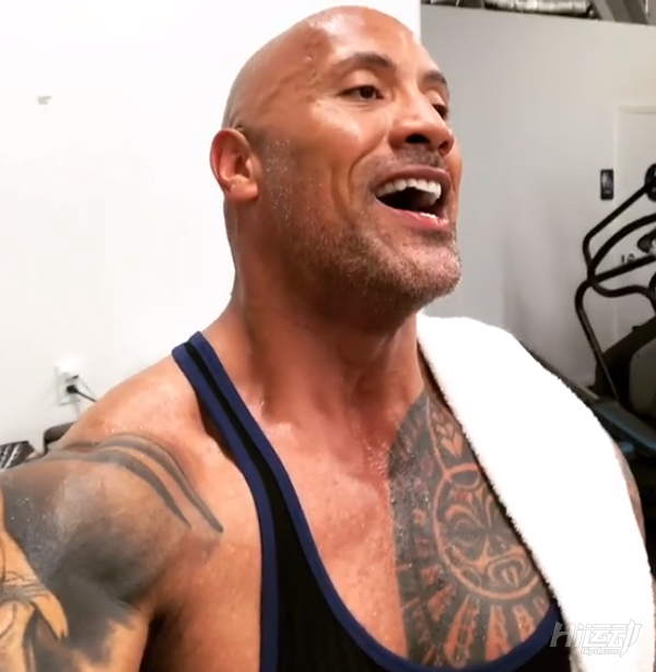 巨石強森女兒剛剛出生，竟然半夜又跑去健身房了