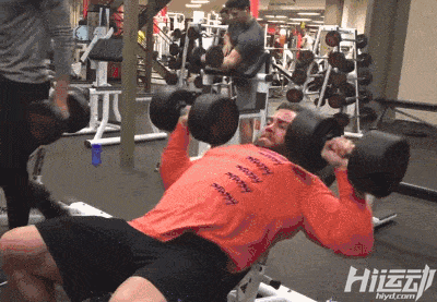 曾經(jīng)是個菜鳥，直到他姐夫出現(xiàn)！小伙練成了少有的真空腹