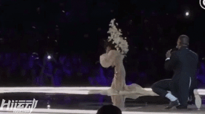 摔一跤就要退休，震動(dòng)半個(gè)娛樂圈！練成維密模特多不容易