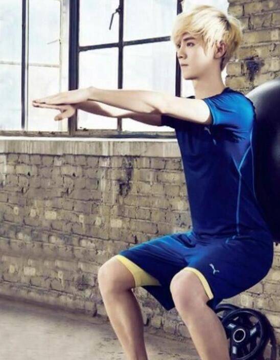 鹿晗出道這四年的肌肉成長史