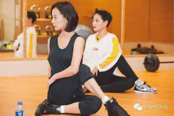 王珞丹曬性感腹肌照 最美馬甲線