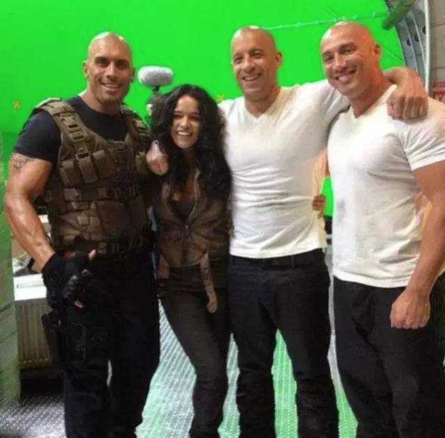 巨石強森電影替身 比強森更帥更壯