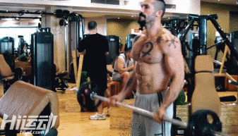 武打明星健身很霸道！占用他的器械，直接叫人滾開