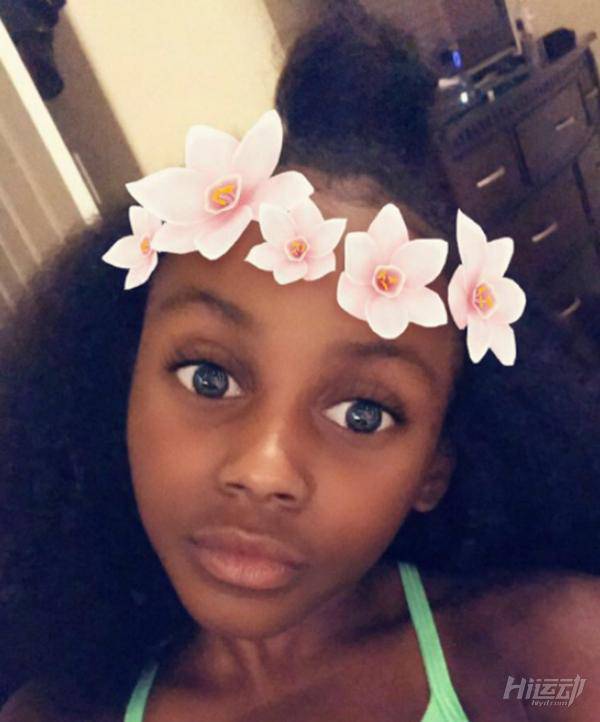 9歲蘿莉8塊腹肌！被這強大的身體控制力震撼到了