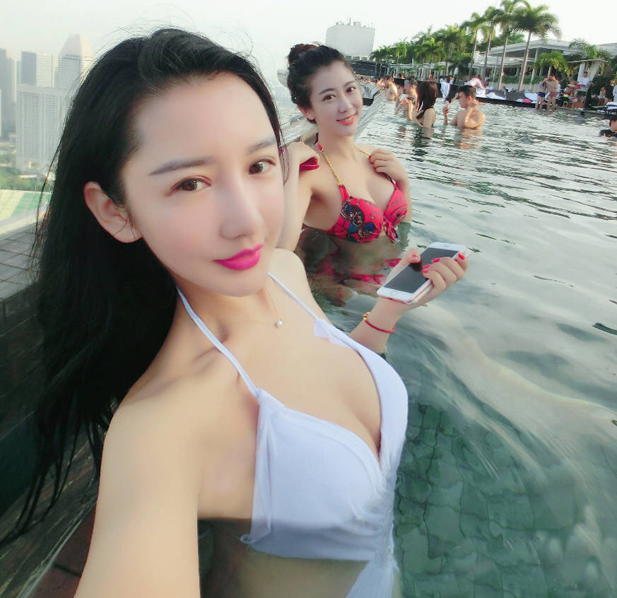 裴帥女友顏值逆天 性感翹臀狂吸睛