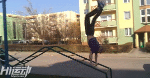 不用器械4年徒手健身！小伙從瘦“鵪鶉”到“肌霸”完美蛻變！