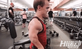 身高1米2卻夢(mèng)想當(dāng)消防員，付出百倍努力健身成小巨人