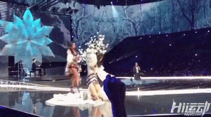 摔一跤就要退休，震動(dòng)半個(gè)娛樂圈！練成維密模特多不容易