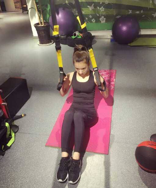 天王嫂健身照 黑色緊身衣盡顯身材