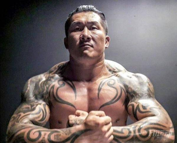 臺灣硬漢館長：想挑戰的排好隊，一個一個來！