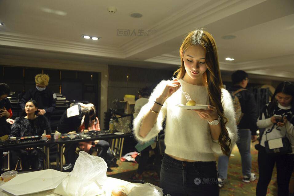 胸模冠軍健身秘籍 傲人雙峰呼之欲出