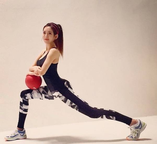 韓國最美女教師 胸大臀翹腿又長