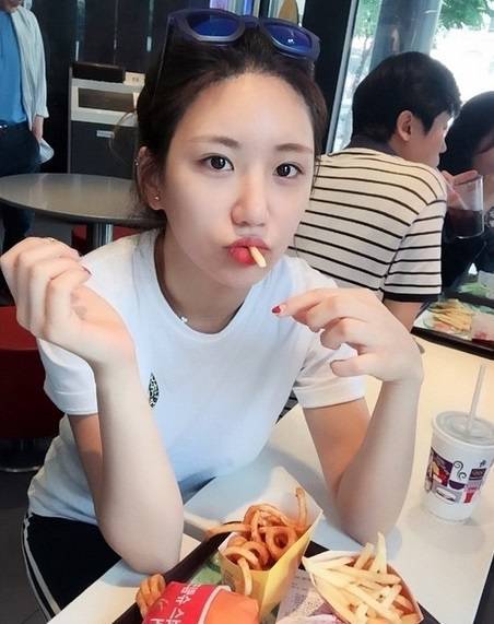 韓國最美女教師 胸大臀翹腿又長