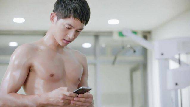 全民老公宋仲基的秘密 肌肉撩妹