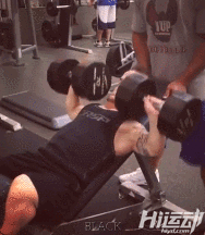 身高1米2卻夢(mèng)想當(dāng)消防員，付出百倍努力健身成小巨人