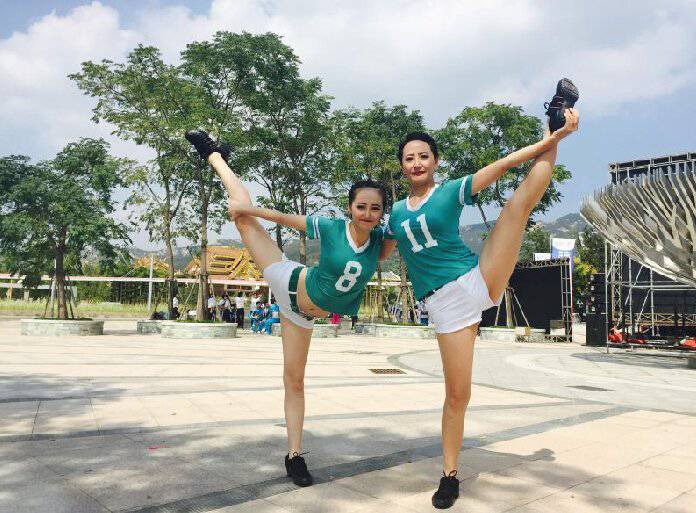 高顏值母女熱愛(ài)健身 奪健美操大賽冠軍