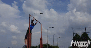 不用器械4年徒手健身！小伙從瘦“鵪鶉”到“肌霸”完美蛻變！