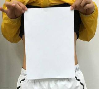 蹦床公主逆天健身照 自嘲水桶腰