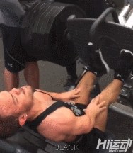 身高1米2卻夢(mèng)想當(dāng)消防員，付出百倍努力健身成小巨人