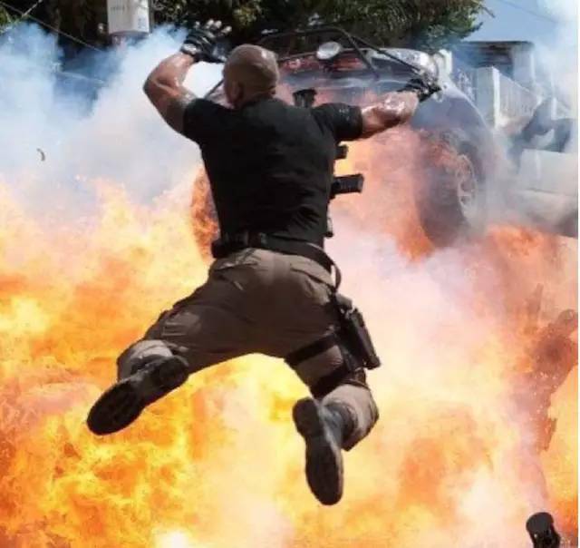 巨石強森電影替身 比強森更帥更壯