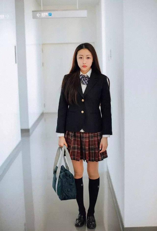 美女教師尺度健身照 學生如何把持