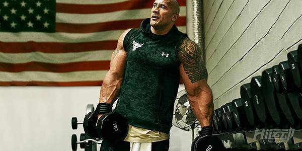 巨石強森女兒剛剛出生，竟然半夜又跑去健身房了