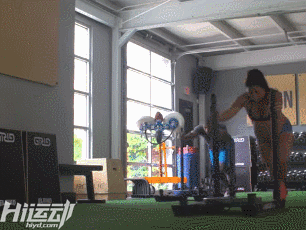 預(yù)產(chǎn)期還有5天，她還在健身房硬拉！