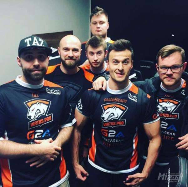 最強(qiáng)壯的CS：GO游戲冠軍！游戲與健身都不耽誤