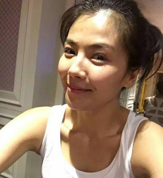 那些在健身房里揮汗如雨的女明星們