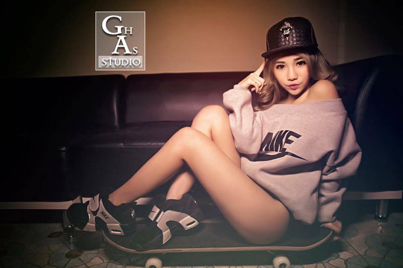 臺灣網紅嫩模身材棒 人送稱號乳媚娘