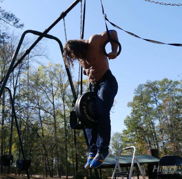 滿腦子都是騷操作！健身界的一股泥石流