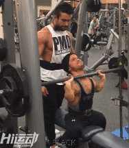 身高1米2卻夢(mèng)想當(dāng)消防員，付出百倍努力健身成小巨人