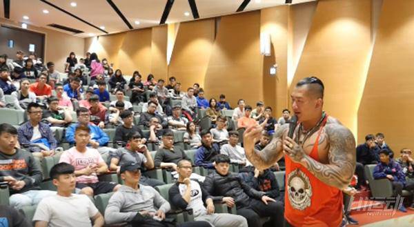 臺灣硬漢館長：想挑戰的排好隊，一個一個來！