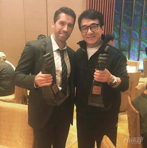 武打明星健身很霸道！占用他的器械，直接叫人滾開