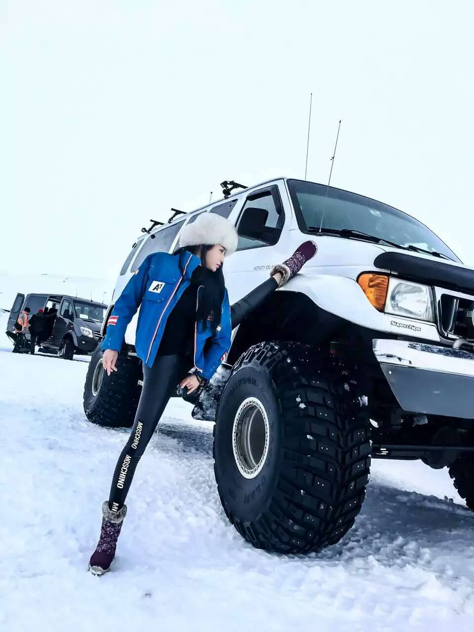 瑜伽女神母其彌雅 皮褲長腿性感十足