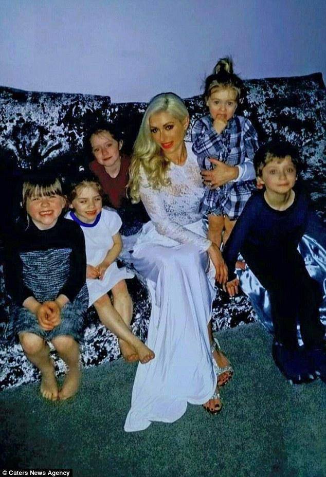 這才是辣媽 生五個娃照樣練出八塊腹肌