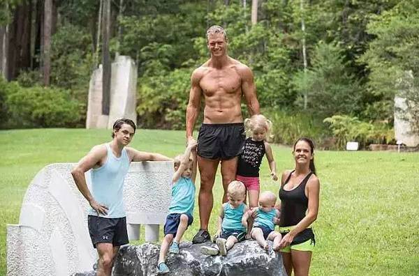 七周胖子煉出六塊腹肌的勵志故事