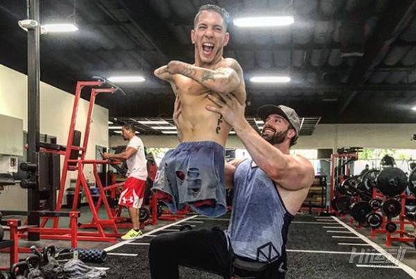 出生只有一只胳膊一條腿，身材卻比正常人都強(qiáng)百倍！