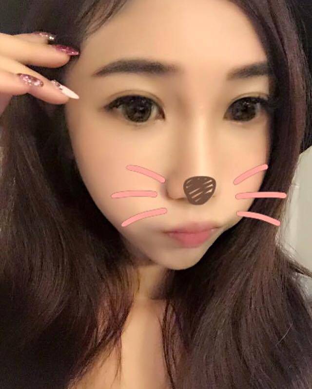 臺灣網紅嫩模身材棒 人送稱號乳媚娘