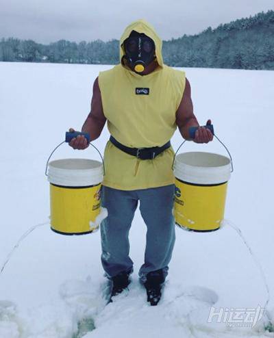 健身器械自己造：廢銅爛鐵加冰塊，冬季健身燥起來！