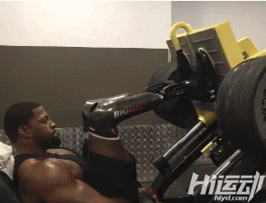 4歲失去雙腿，卻不滿足于假肢能站立！挑戰健身終成冠軍