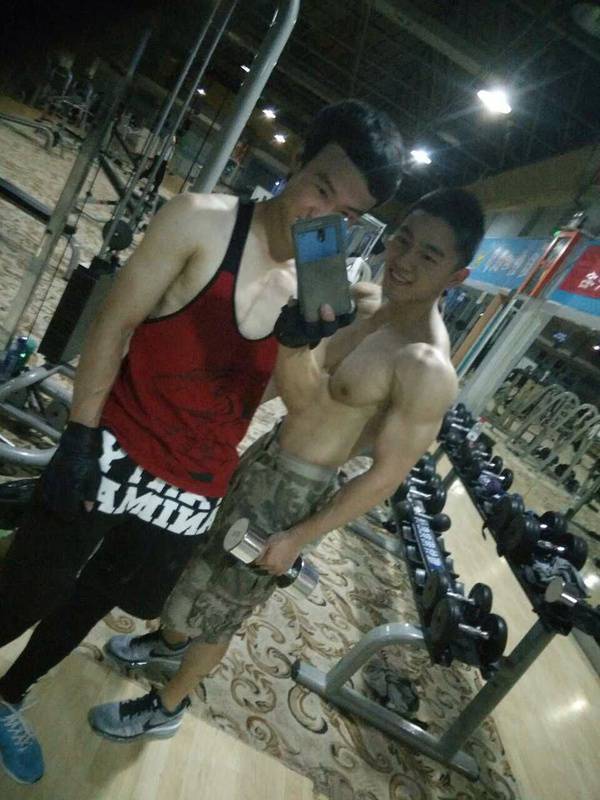 80斤瘦弱男生鍛煉變男神的增肌故事