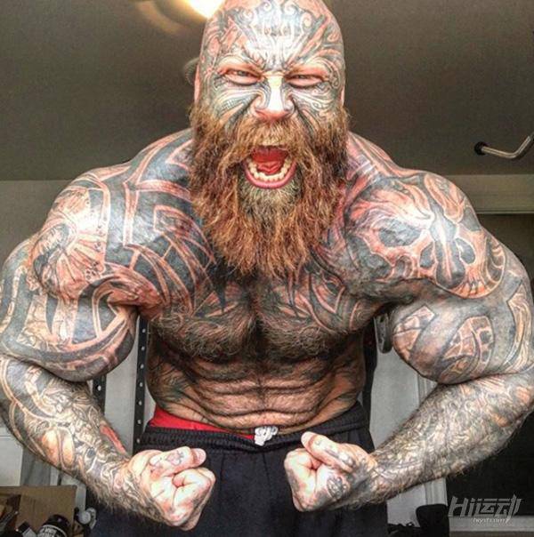 入過黑幫蹲過大獄！31歲健身逆襲成彪悍巨獸