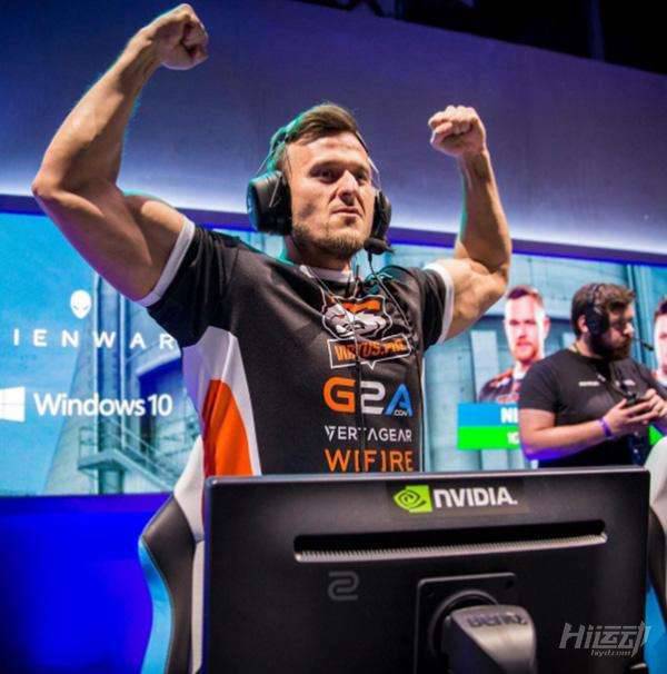 最強(qiáng)壯的CS：GO游戲冠軍！游戲與健身都不耽誤